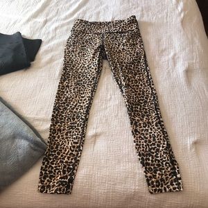 Outdoor voices 3/4 flex legging in LEOPARD